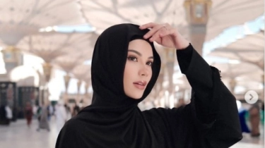 Cantiknya Alyssa Daguise Pakai Hijab Meleyot saat Umrah, Maia Estianty Ikut Komentar