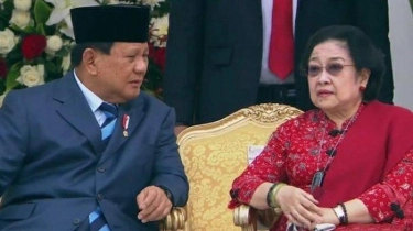 Minyak Urut Megawati Dibalas Karangan Bunga dan Vitamin Dari Prabowo di Tengah Penjajakan Politik