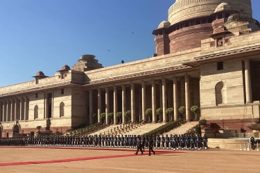 Presiden Prabowo Disambut dengan Ceremonial Reception, Indonesia Raya Menggema di Istana Kepresidenan India