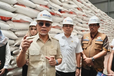 Akan Masuk Panen Raya, Menko Zulhas: Bulog Perlu Gudang Baru karena Sudah Penuh