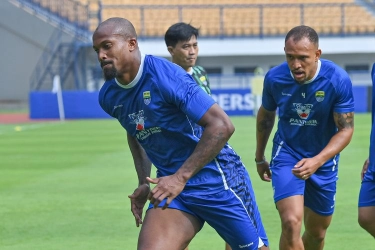 Gervane Kastaneer Ukir Gol Debut buat Persib, Sambutan dari DDS dan Ciro