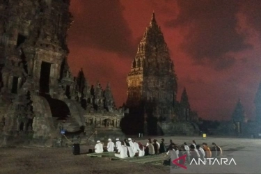 Bergadang di Candi Prambanan Malam Ini, Prosesi Upacara Siwaratri