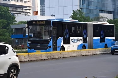 Ada Perubahan Rute TransJakarta Imbas Proyek LRT, Pengguna Terpaksa Berangkat Lebih Pagi dan Pilih Ojol Jadi Andalan