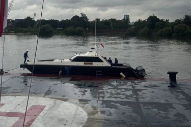 Perjalanan Mencabut Pagar Laut Itu Dibatalkan Usai Terombang-ambing di Teluk Jakarta...