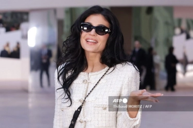 Kylie Jenner Memukau dengan 2 Style Berbeda di Paris Haute Couture Week 2025