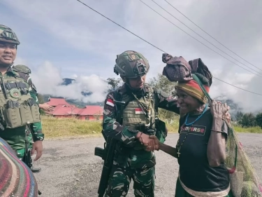 Jaga Keamanan Warga, Satgas Yonif 509 Kostrad Patroli di Kampung Mamba Intan Jaya