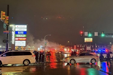 Video Dashcam Rekam Pesawat Jatuh di Philadelphia, Menukik Tajam lalu Meledak