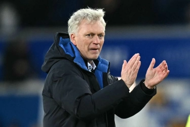 David Moyes Tumbangkan Van Nistelrooy dalam Duel Dua Mantan MU