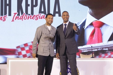 Patrick Kluivert dan Denny Landzaat Tiba di Jakarta, Siap Mulai Petualangan Baru