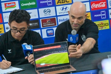 Pelatih PSM Bernardo Tavares Keluarkan Laptop: Gol Persib Harusnya Diulas VAR