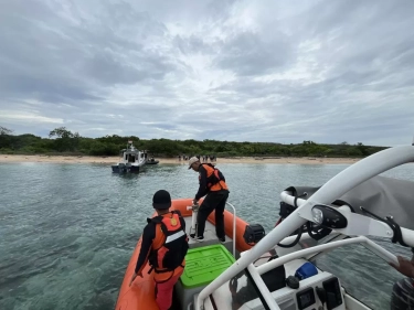 Kapal Basarnas Meledak saat Evakuasi Nelayan di Perairan Gita, Seorang Jurnalis Hilang