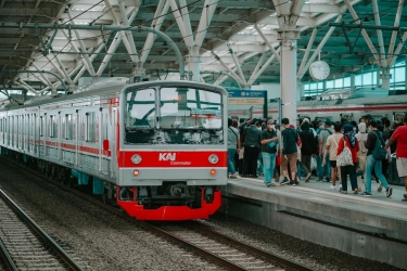 Masyarakat Jangan Khawatir, KAI Commuter Masih Buka Loket Tiket KRL