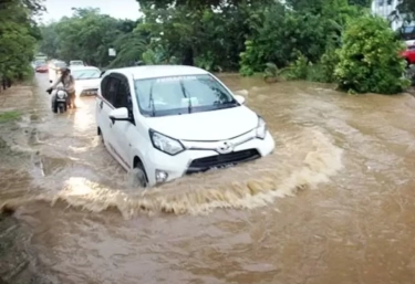 5 Komponen Ini Harus Dicek setelah Mobil Dikendarai Menerobos Banjir