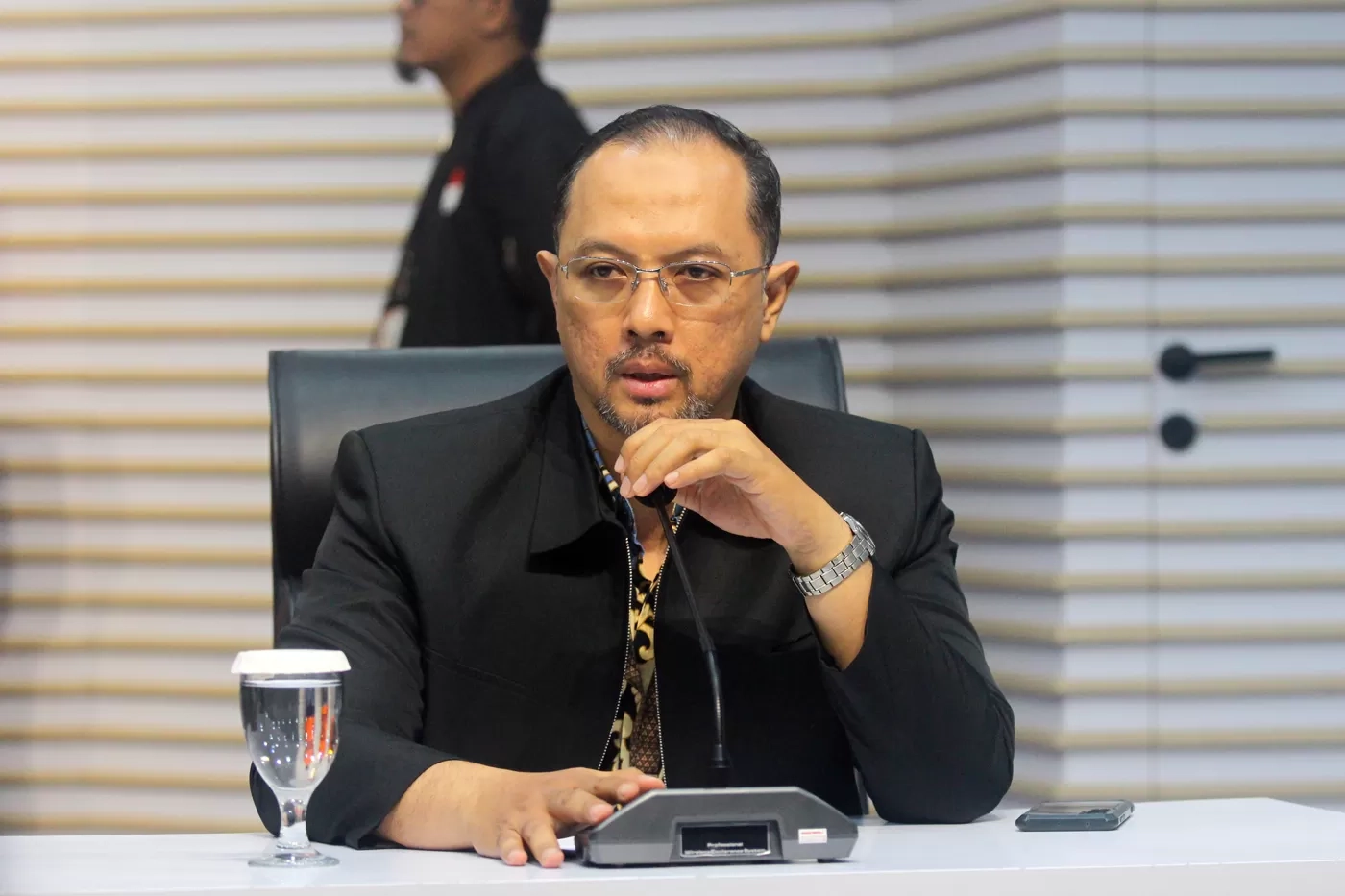 KPK Sita Barang Bukti Uang, Tas hingga Jam Mewah Usai Geledah Rumah Politikus Nasdem Ahmad Ali