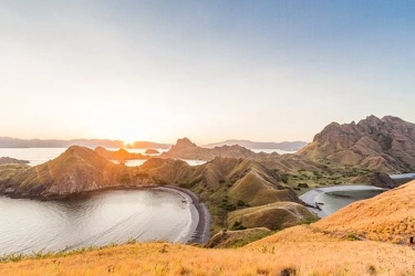 15 Tempat Wisata di Labuan Bajo, Dari Bukit Hingga Pantai Eksotis