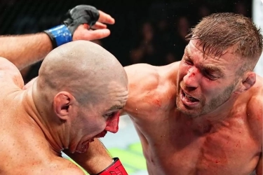 Hasil UFC 312: Dricus du Plessis Hantam Sean Strickland hingga Patah Hidung, Pertahankan Gelar Juara Middleweight