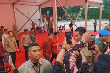 Gibran Jadi Sasaran Foto Bareng Saat Hadiri Perayaan Imlek di TMII