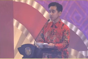 Pantun Gibran di Imlek 2025: Makan Ikan Ditemani Sayur Capcay, Saya Ucapkan Gong Xi Fa Cai