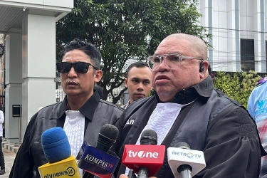 Pakai Toga Advokat, Razman Arif Sambangi Gedung MA Sambil Ngamuk-ngamuk