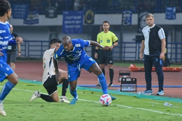 Penilaian Bomber Persib Gervane Kastaneer Soal Sepak Bola Indonesia