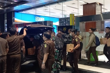 Selesai Geledah Kantor Ditjen Migas, Penyidik Kejagung Bawa 9 Kardus 