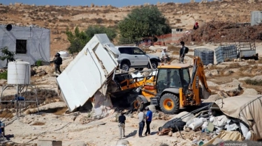 Buldoser Israel Ratakan Nur Shams, Ribuan Warga Palestina Mengungsi