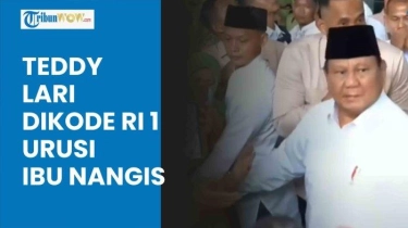 VIDEO Prabowo Celingukan Cari Mayor Teddy saat Ada Ibu-ibu Nangis, Seskab Langsung Sigap Hampiri