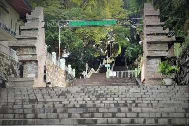 Makam Sunan Giri Gresik: Harga Tiket, Jam Buka, dan Lokasi