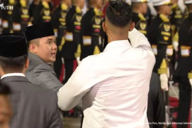 Momen Mayor Teddy Tegur Ajudan yang Payungi Prabowo Saat Sambut Presiden Turkiye Erdogan