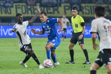 Takdir Adam Alis Mengantarnya Bawa Persib ke Puncak Liga 1