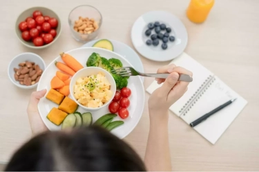 Hilangkan Lemak Perut dengan 5 Makanan Protein Ini, Apa Saja?