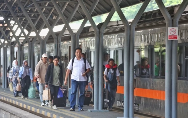 Keluh Kesah Netizen Nge-War Tiket Kereta Mudik 2025