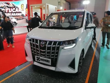 Honri Boma EV Tampilan Mirip Toyota Alphard Dibanderol Kurang di Rp200 Juta