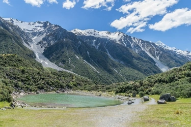 Danau Terjernih di Dunia Ini Terancam oleh Pariwisata