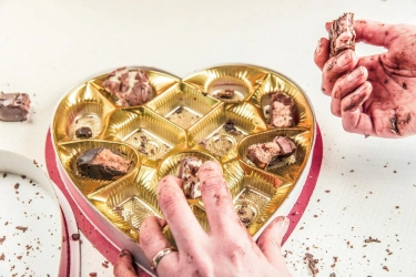 Mengapa Valentine Identik dengan Cokelat?