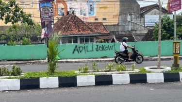 Coretan 'Adili Jokowi' Marak di Berbagai Daerah, Pengamat: Bisa Berdampak pada Politik