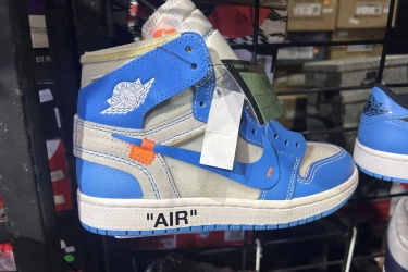 Sneakers Off-White x Air Jordan 1 