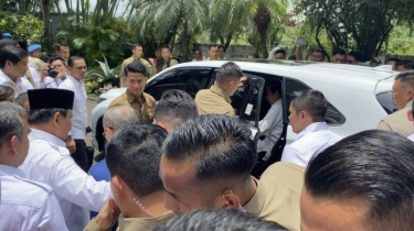 Momen Jokowi dan Kaesang Numpang Mobil Gibran saat Pulang dari HUT Gerindra di Bogor