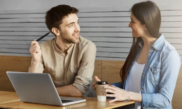 11 Bahasa Nonverbal yang Menjadi Indikator Kesetiaan Seseorang Kepada Anda, Kesetiaannya Tulus dan Sejati