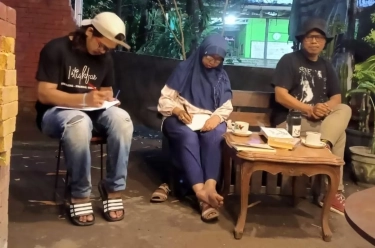 Arti Pendidikan Dalam Buku Perjuangan Sebuah Lembaga Pendidikan Karya Soesilo Toer