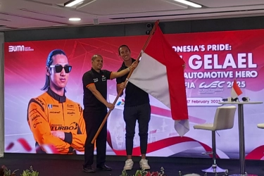 Tak Lagi Setim dengan Valentino Rossi, Pembalap Indonesia Sean Gelael Kini Coba Peruntungan Bareng McLaren di FIA WEC 2025