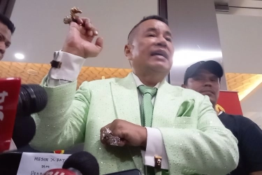 Hotman Pamer Cincin Mewah: Cukup untuk Belikan Razman 1.000 Mobil