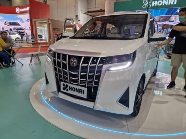 Mobil-mobil Listrik Berukuran Mungil di IIMS 2025, Salah Satunya Alphard Versi 'Sachet'