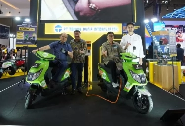 Motor Listrik Besutan Lokal Bikin Livery Khusus untuk Pasukan Ojek Online