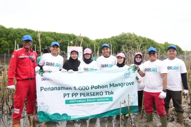 Cegah Abrasi dan Lindungi Masyarakat, PTPP Tanam 1.000 Mangrove di Pesisir Tambakrejo