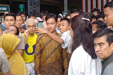 Gibran Minta Maaf Pisang MBG yang Diberikan di SMAN 13 Busuk