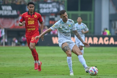 Kondisi Tyronne del Pino Usai Kena Lemparan dalam Duel Persija Vs Persib