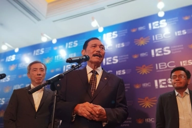 Luhut: Abu Dhabi Siap Joint Venture dengan Danantara untuk Energi Terbarukan*