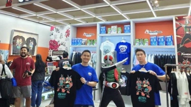 Kolaborasi dengan Jepang, Jenama Lokal Luncurkan Koleksi Pakaian Terbatas Superhero Kamen Rider