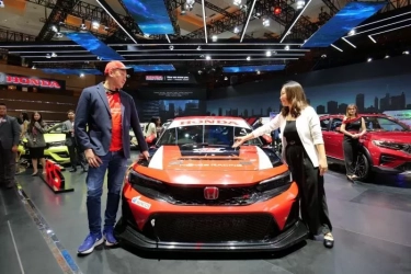 40 Tahun di Dunia Balap Indonesia, Honda Hadirkan Livery Spesial Civic Type R di IIMS 2025